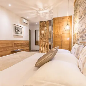 Des Princes, Centre Hotel